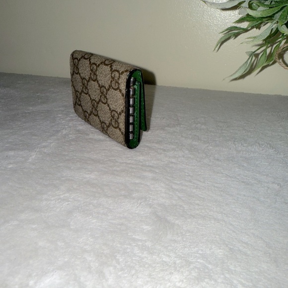 GUCCI GG Logo PVC 6 Ring Key Holder - Picture 4 of 11